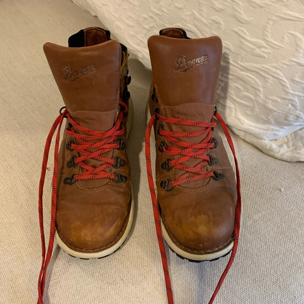 Women’s Danner lace up ankle leather boots 8